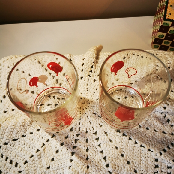 Vintage Italian Drinking Glasses with Red and White Balloons - Picture 3 of 10